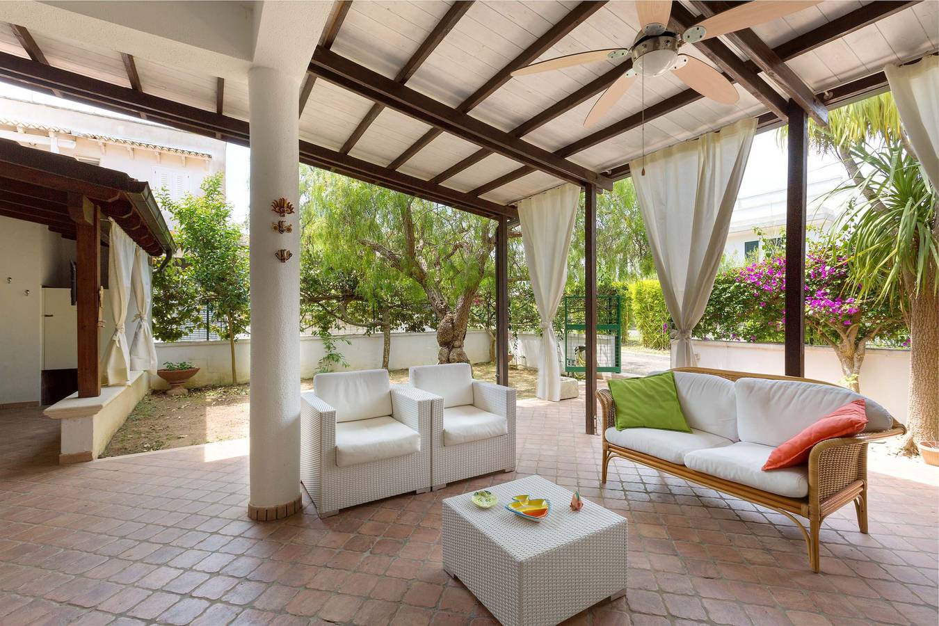 Villino Pepe Rosa by Barbarhouse in Torre Dell'orso, Lecce Province