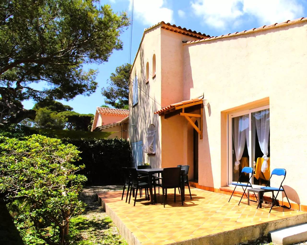Villa pour 6 personnes à 100 mètres de la plage situé sur le Port d'Hyères in Hyeres, Parc national de Port-Cros