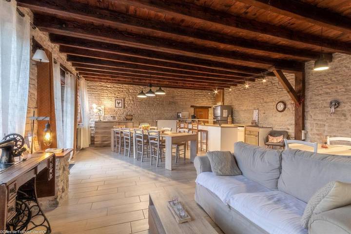 Location de vacances pour 15 personnes, avec terrasse à Marigny-lès-Reullée - 2