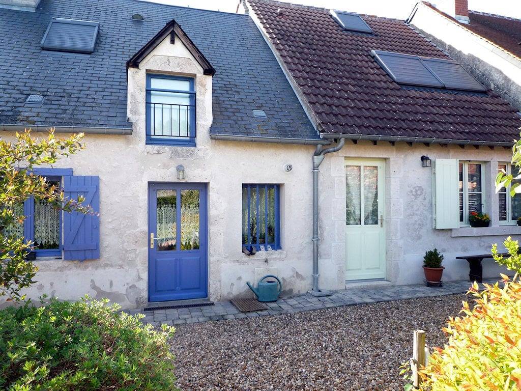 Le Caillou - Chambre Cerise in Cléry-Saint-André, Vallée de la Loire