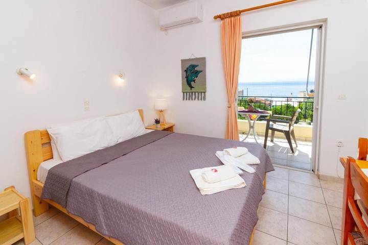Appart’hôtel pour 2 personnes, avec Balcon et Terrasse ainsi que Jardin et Vue