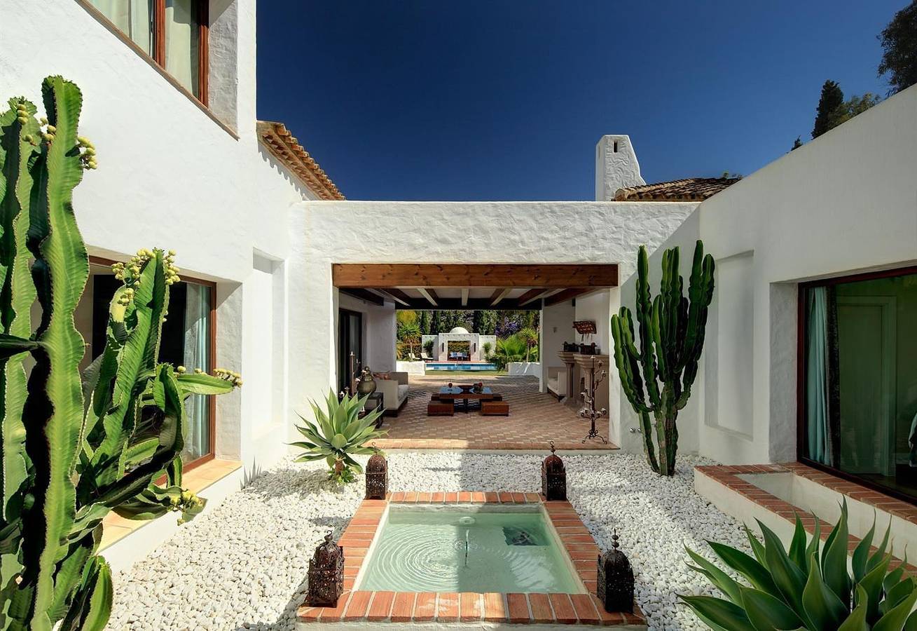 Villa Rio Verde / Puerto Banus / 6 Bdr in Marbella West, Marbella