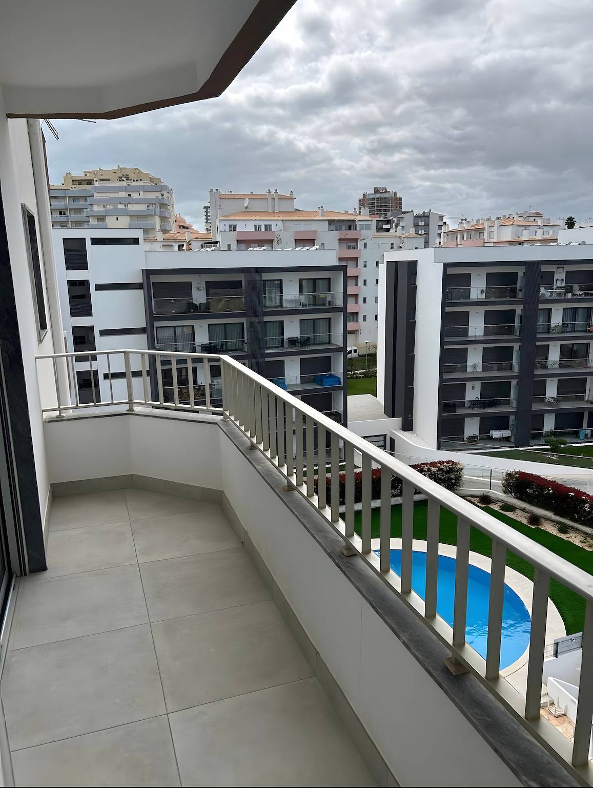 Apartamento entero, Apartamento 'Rocha Sol' con piscina compartida, jardín compartido y balcón in Praia da Rocha, Portimão