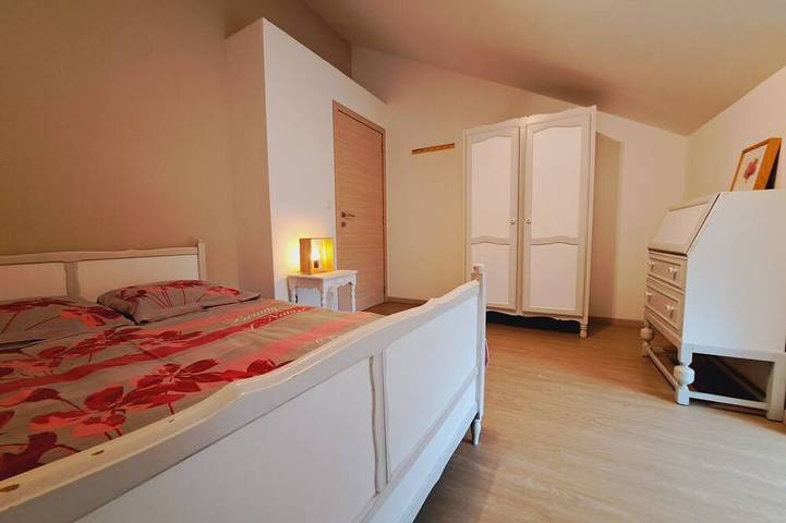D'un coin à l'autre-Gîte-Familie-Eigenes Badezimmer-Blick auf die Landschaft in Nadrin, Houffalize
