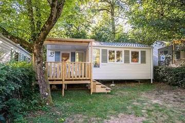 Mobil home pour 4 personnes, avec piscine et terrasse à Pont-de-Salars
