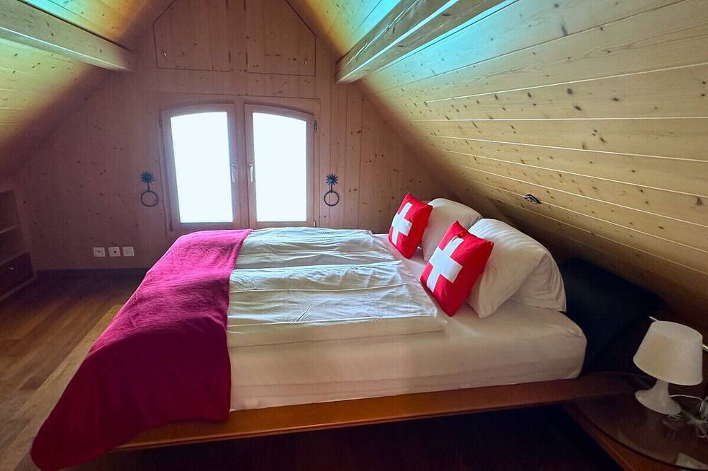 Concierge, Boat House Scenic Views by Swisshut in Sigriswil, Meer van Thun