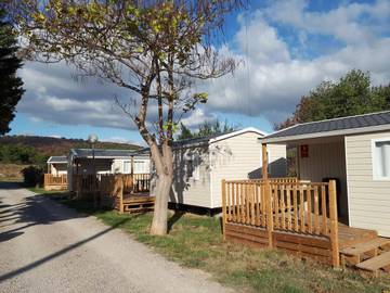 Location de vacances pour 2 personnes, avec piscine ainsi que terrasse et jardin, animaux acceptés à Villeveyrac