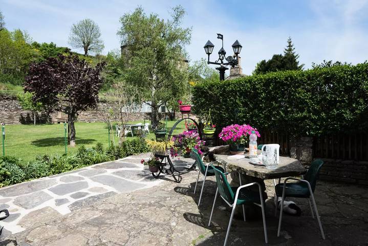 Gîte pour 2 personnes, avec piscine et terrasse à Le Bleymard - 2
