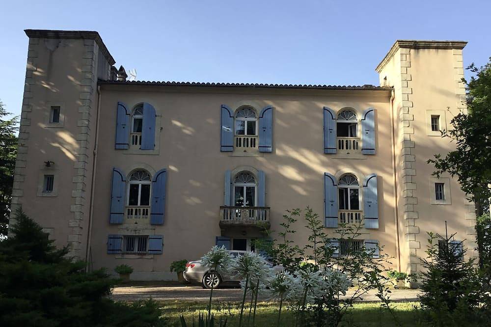 Domaine avec parc de 3 hectares 2 jacuzzi piscine à débordement in Mas-Saintes-Puelles, Région de Carcassonne
