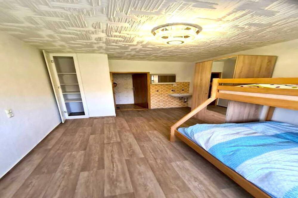 Ferienhaus in Bärenstein bei grünen Hügeln in Bärenstein, Erzgebirge