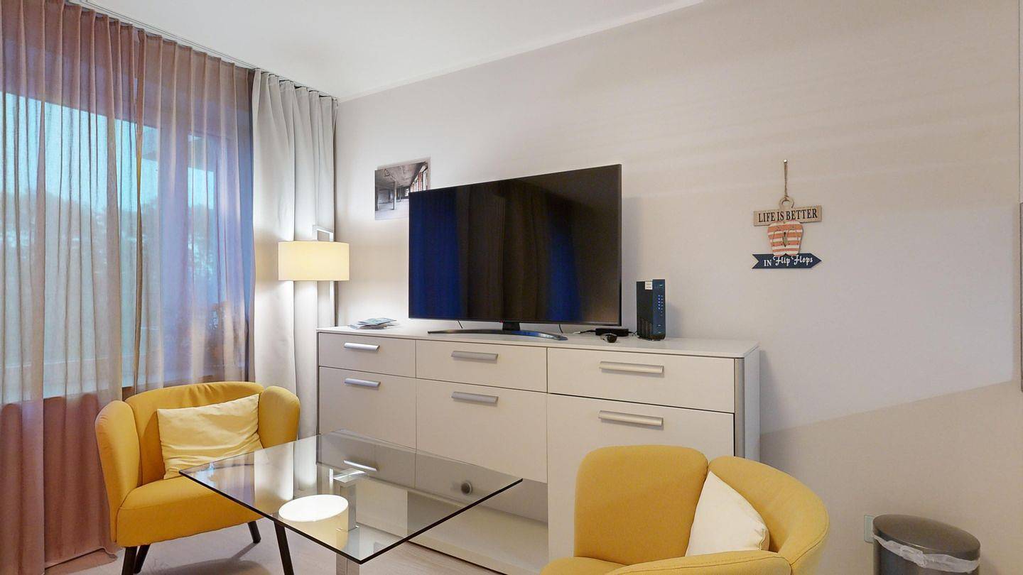 Ganze Wohnung, Exklusive und gemütliche 1-Raum-Ferienwohnung in Binz-Prora, strandnah in Prora, Binz