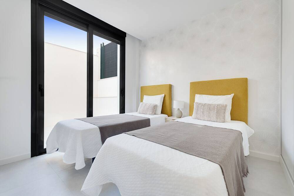 Beautiful new  villa 12 min to Benidorm with prive pool and hot tub on the  roof in Polop, Costa Blanca