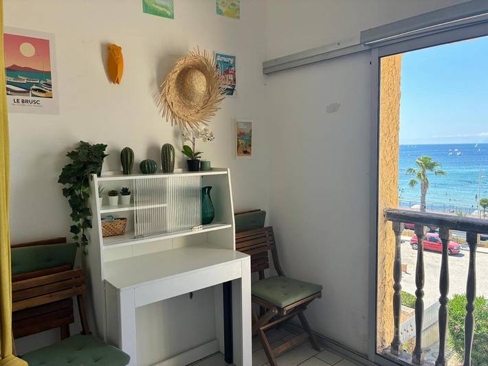 Gîte pour 4 personnes, avec Terrasse et Vue dans Le Brusc - 3