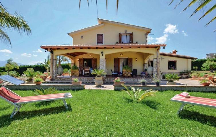 Villa per 6 persone, con giardino e piscina nonché panorama in Partinico