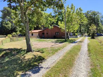 Gîte pour 5 personnes, avec jardin à Carcans