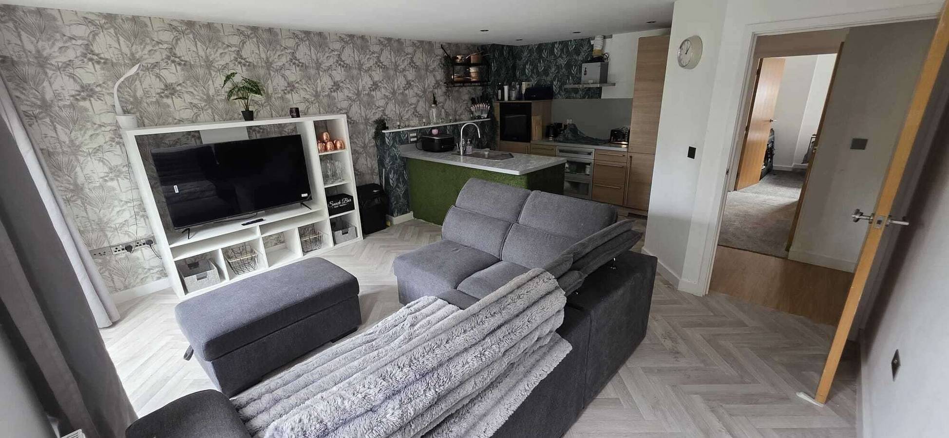 Entire holiday apartment, Pet Friendly 2-Bed Apt, Sleeps 3 with Parking in South Yorkshire