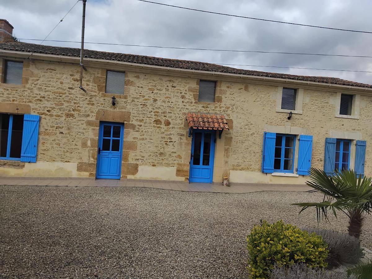 Four-Bedroom House in Sainte-Verge, Deux-Sèvres