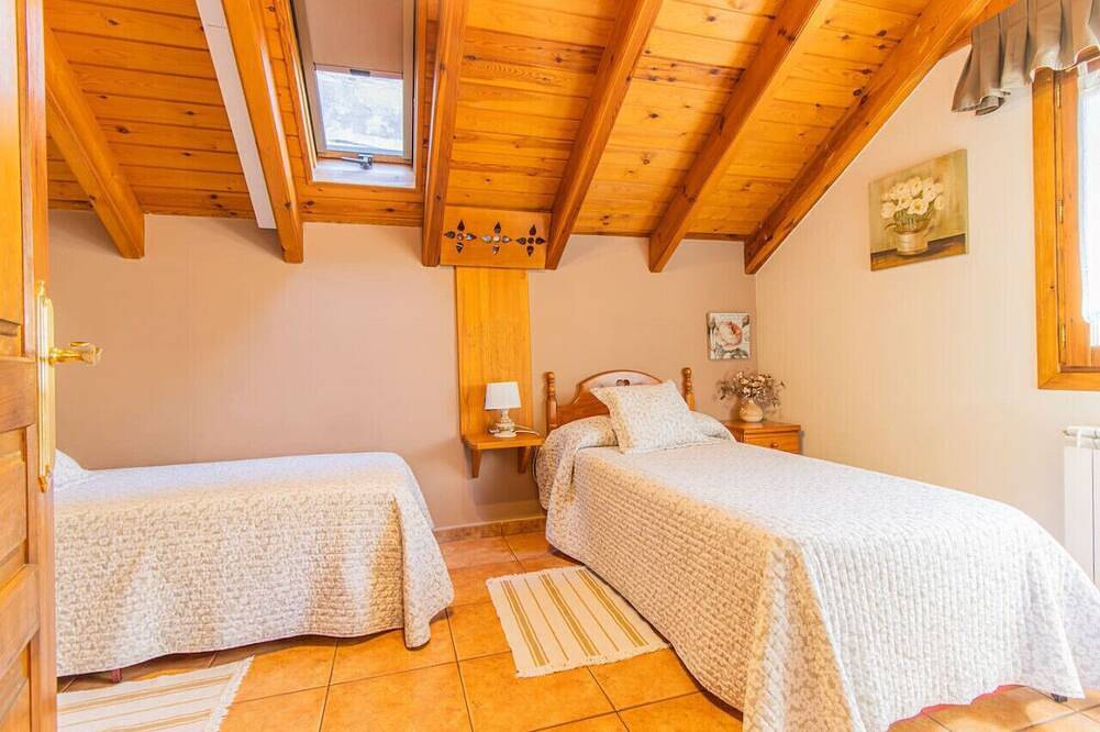 Rustic House in the Pyrenees, ideal for families in Sabiñánigo, Spanish Pyrenees