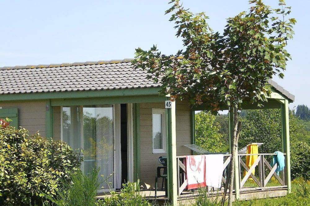 Grand cottage meublé avec terrasse couverte et place de parking in Beynat, Région de Brive-la-Gaillarde