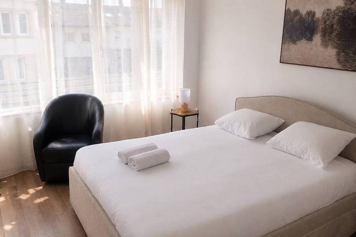 Maison 8p avec jardin, 2 salons & parking in Sainte-Geneviève-des-Bois, Essonne