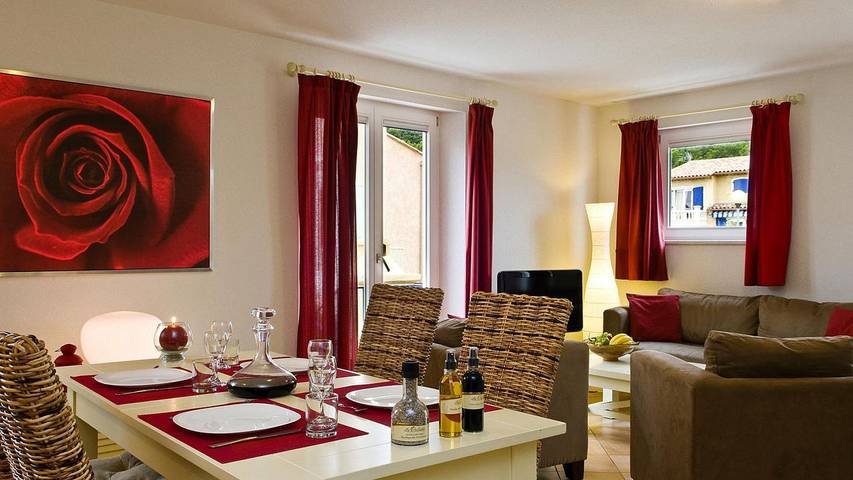 Location de vacances pour 6 personnes, avec jardin ainsi que jacuzzi et piscine à Vidauban - 3