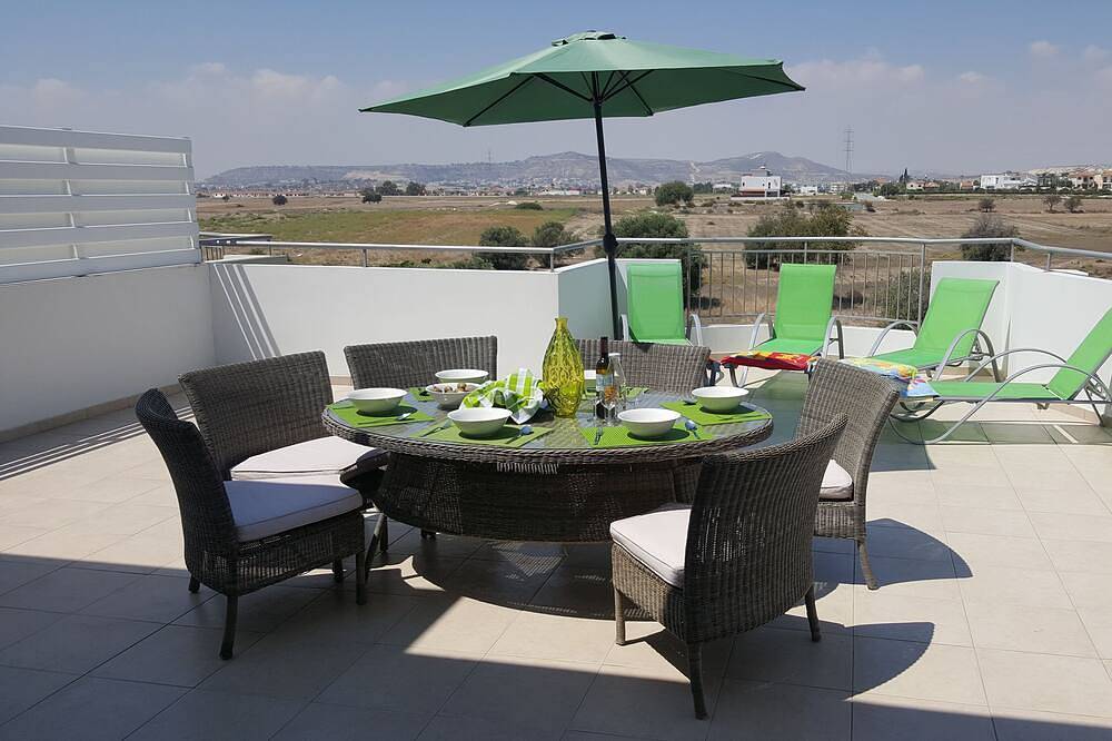 Ganze Wohnung, Beautiful Modern ,Apartment in Larnaca Area, Stunning terrace area & Wifi, Pools in Πύλα, Larnaca Bezirk