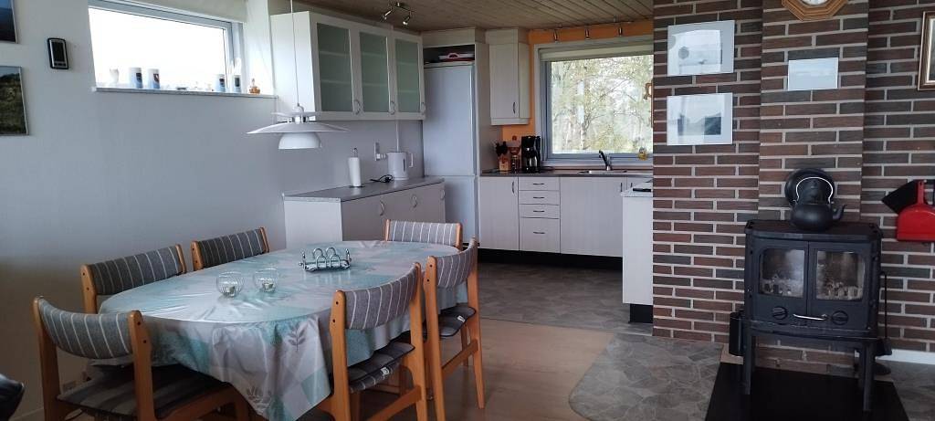 Skønt sommerhus med udsigt over Limfjorden. Huset ligger tæt på Feggesund i mindre sommerhusområde.  in Morsø, Limfjord Nordjütland