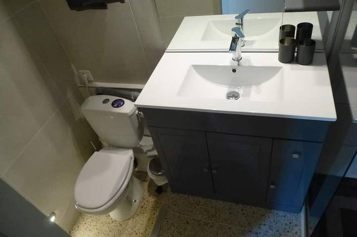 Gîte pour 2 personnes, avec terrasse ainsi que jardin et piscine à Sanilhac-Sagriès - 3