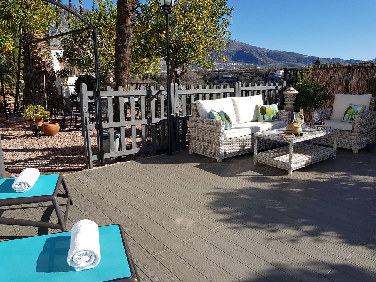Appartement moderne avec piscine, parking et Internet près d'une rivière et d'un café-bar in Dúrcal, Province de Grenade