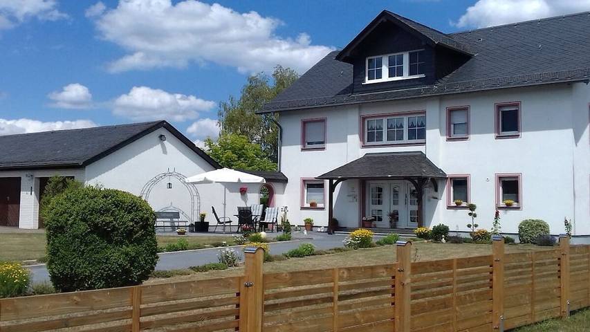 Ferienhaus für 3 Personen, mit Sauna und Garten in Geierlay Hängeseilbrücke
