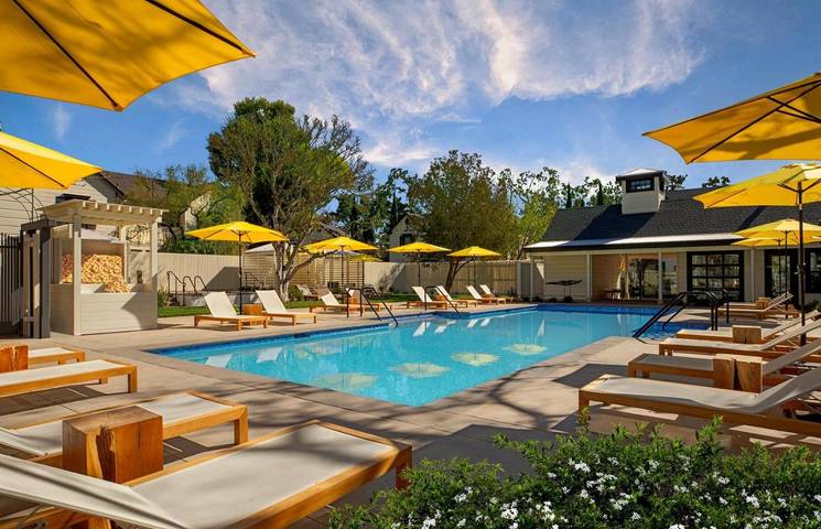 Hôtel pour 3 personnes, avec jardin et piscine ainsi que sauna et jacuzzi, animaux acceptés