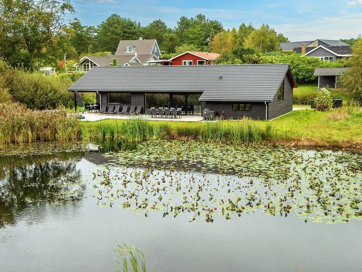 Feriehus for 14 personer, med sauna og terrasse, barnevennlig i Ebeltoft