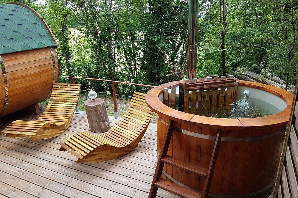 Unusual accommodation: Barrel with bathroom, terrace and private Nordic bath in Monclar-de-Quercy, Tarn y Garona