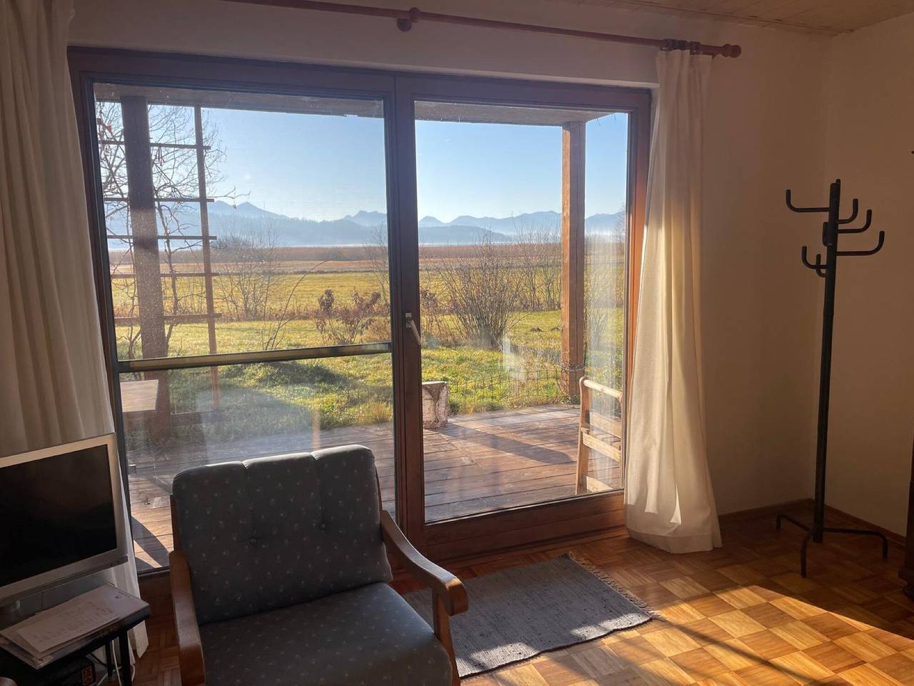 Ganze Wohnung, Apartment 'Simsseeblick' mit Seeblick, privater Terrasse und Wlan in Söchtenau, Chiemsee