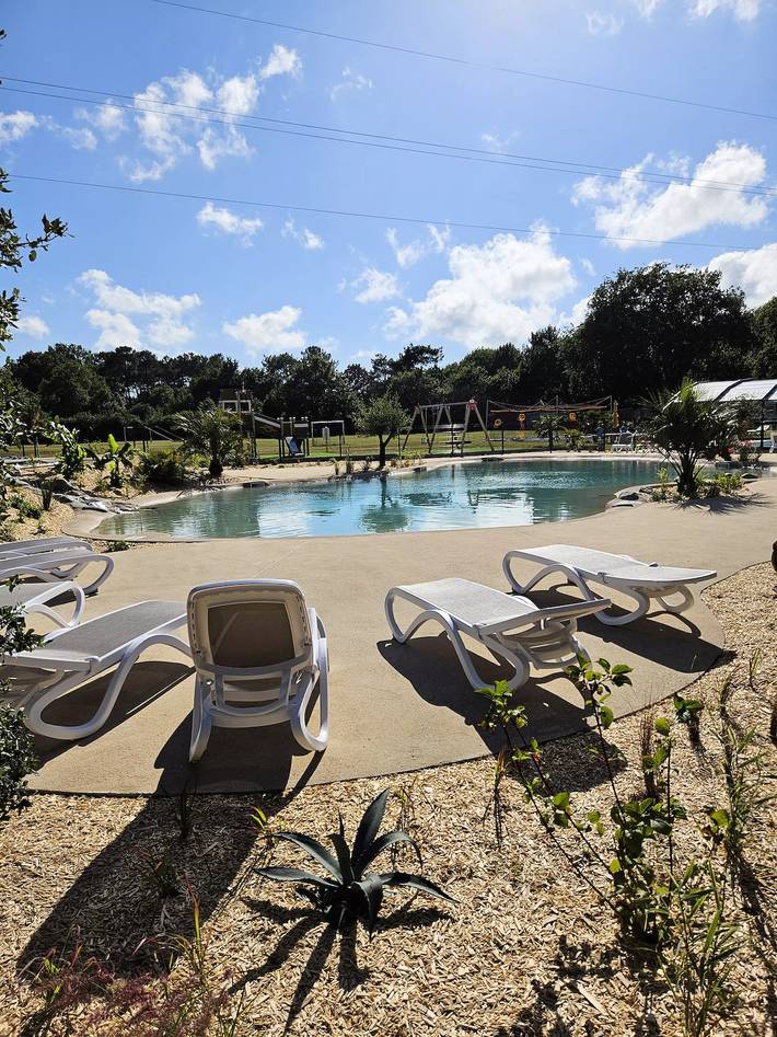 Camping pour 10 personnes, avec Terrasse et Piscine à Vensac