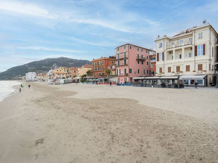 Ferienwohnung für 8 Personen, mit Balkon in Alassio - 2