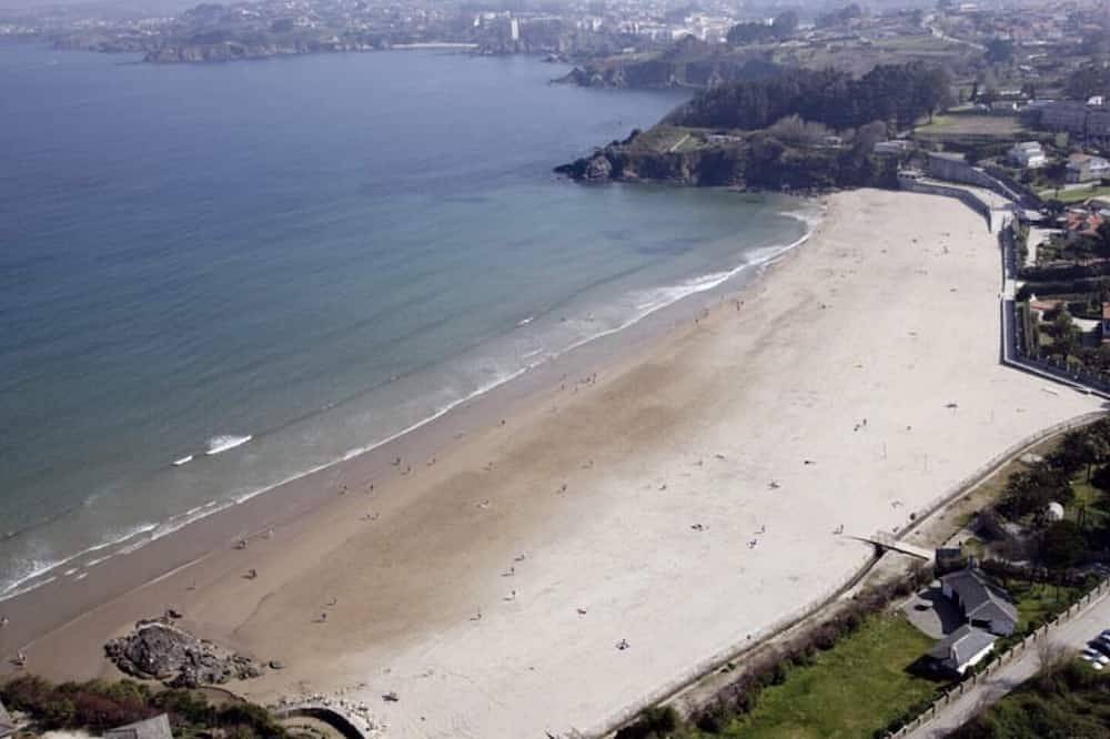Entire apartment, La Coruña playa Bastiagueiro in Santa Cruz (Coruña), Oleiros (Espanha)