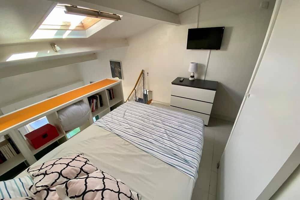 Appartement entier, Appartement 4e étage 300 m plage in Sète, Côte d'Améthyste