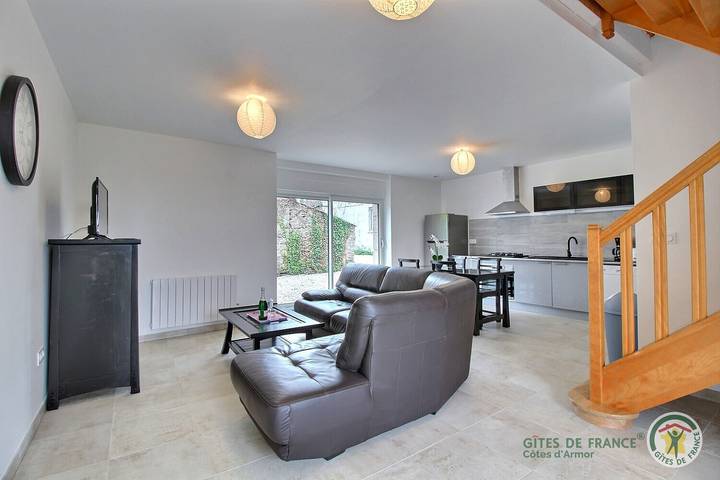 Gîte pour 4 personnes, avec Jacuzzi et Terrasse ainsi que Jardin et Piscine à Jugon-les-Lacs - 4