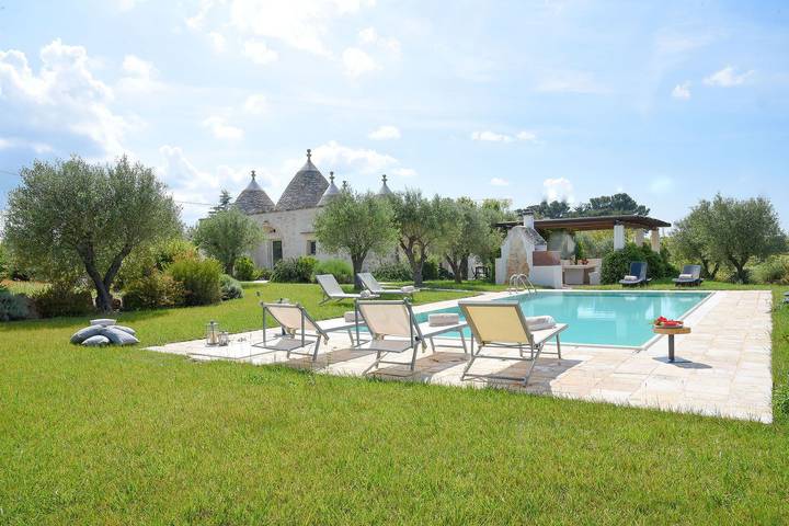 Location de vacances pour 14 personnes, avec jardin à Martina Franca