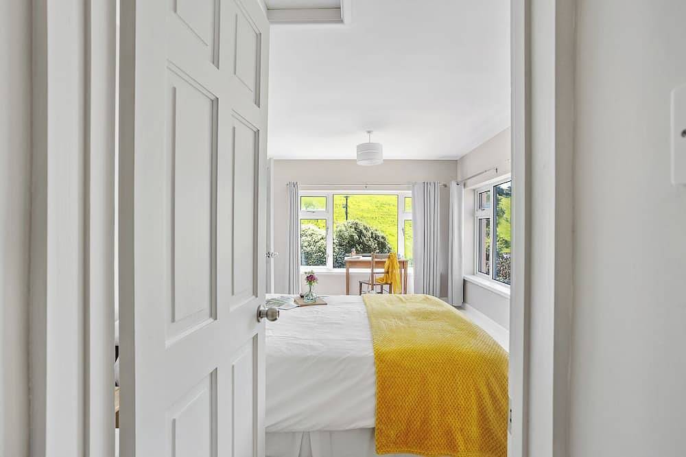 5 Bedroom House Walking distance to Beaches & Ferry to Salcombe in East Portlemouth, South Devon