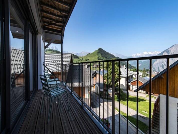 Gîte pour 13 personnes, avec balcon dans Office De Tourisme Des Albiez