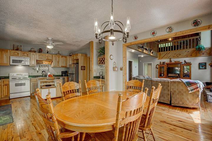 Cottage for 10 people, with yard, with pets in Georgia