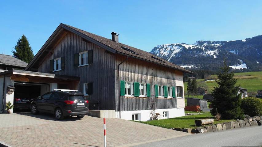 Ferienwohnung für 4 Personen, mit Terrasse und Garten sowie Ausblick in Egg