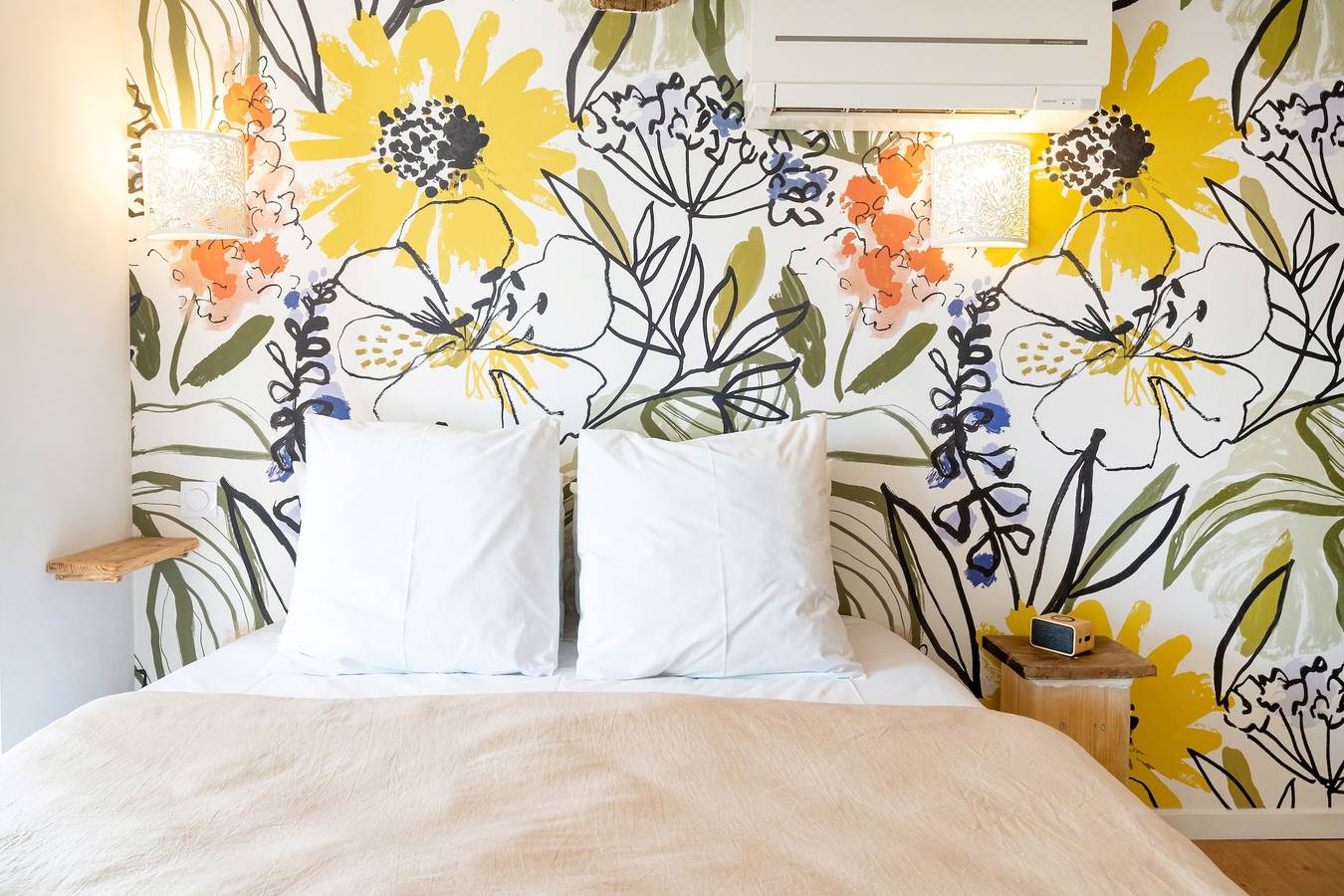 Chambre d'hôtes 'Maison Perbos 1556 - Lurra' avec piscine partagée, Wi-Fi et climatisation in La Bastide-Clairence, Région de Bayonne