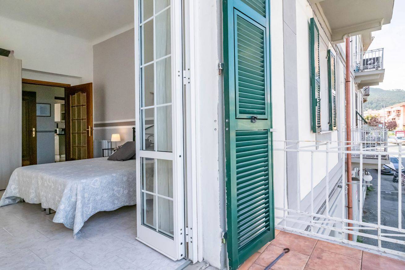 Entire apartment, Migliarina Station Comfy Apt w/ Balcony in La Spezia (City), La Spezia