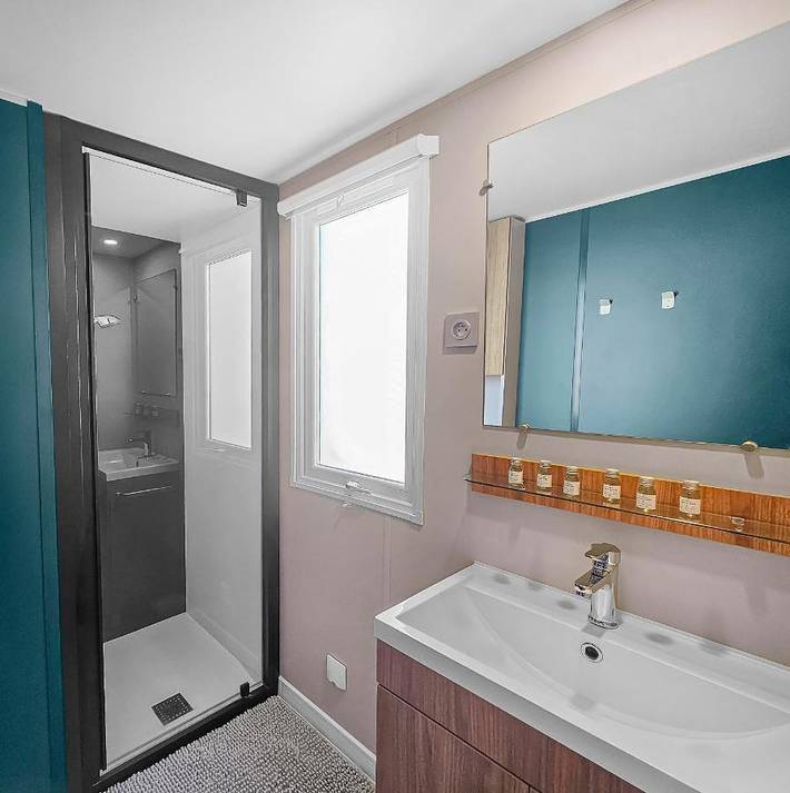 Camping pour 6 personnes, avec jacuzzi et piscine ainsi que jardin et bassin pour enfant