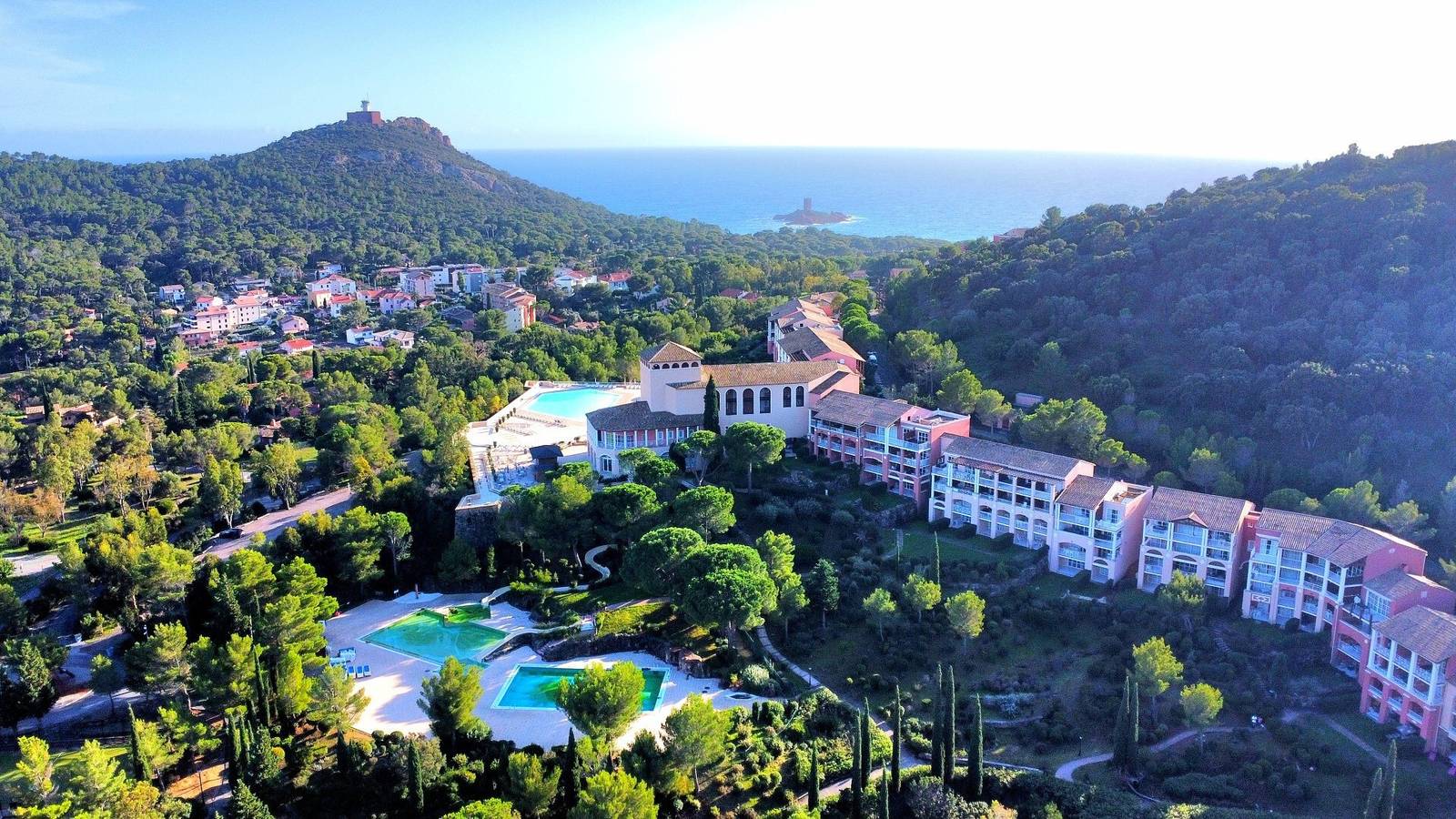 Gehele studio, Studio Appartement 'Cap Esterel' met Uitzicht op de Bergen, Gedeeld Zwembad en Airconditioning in Cap Esterel, Saint-Raphaël
