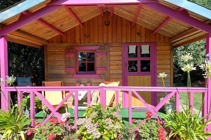 Chalet « En pleine nature » avec terrasse privée, au calme, jardin partagé et Wi-Fi in Montbray, Région de Saint-Lô