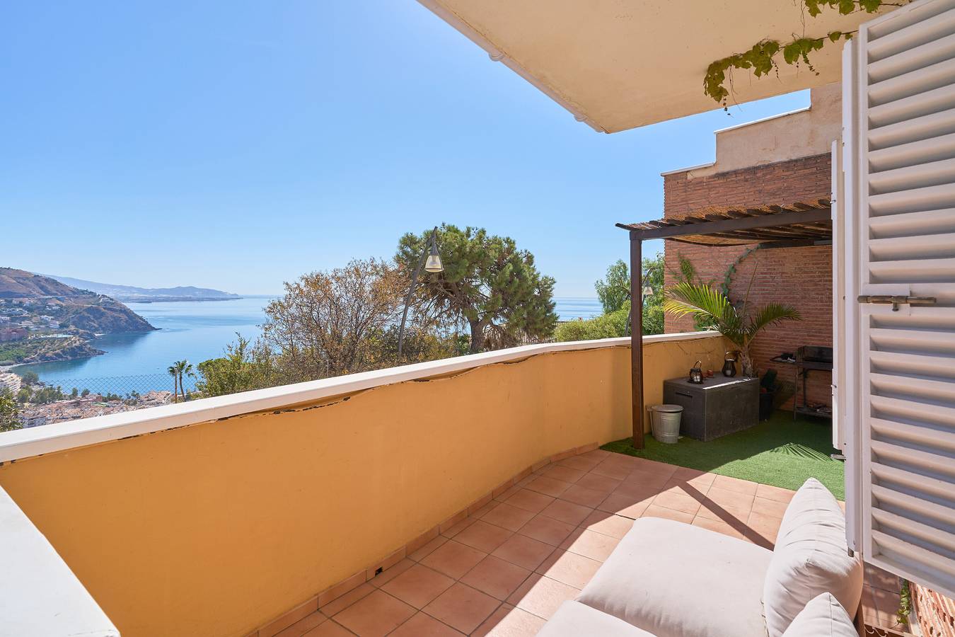 Apartamento entero, Apartamento 'Fuentes De Almuñecar' con vistas al mar, Wi-Fi y aire acondicionado. in Fuentes de Almunecar, Almuñecar